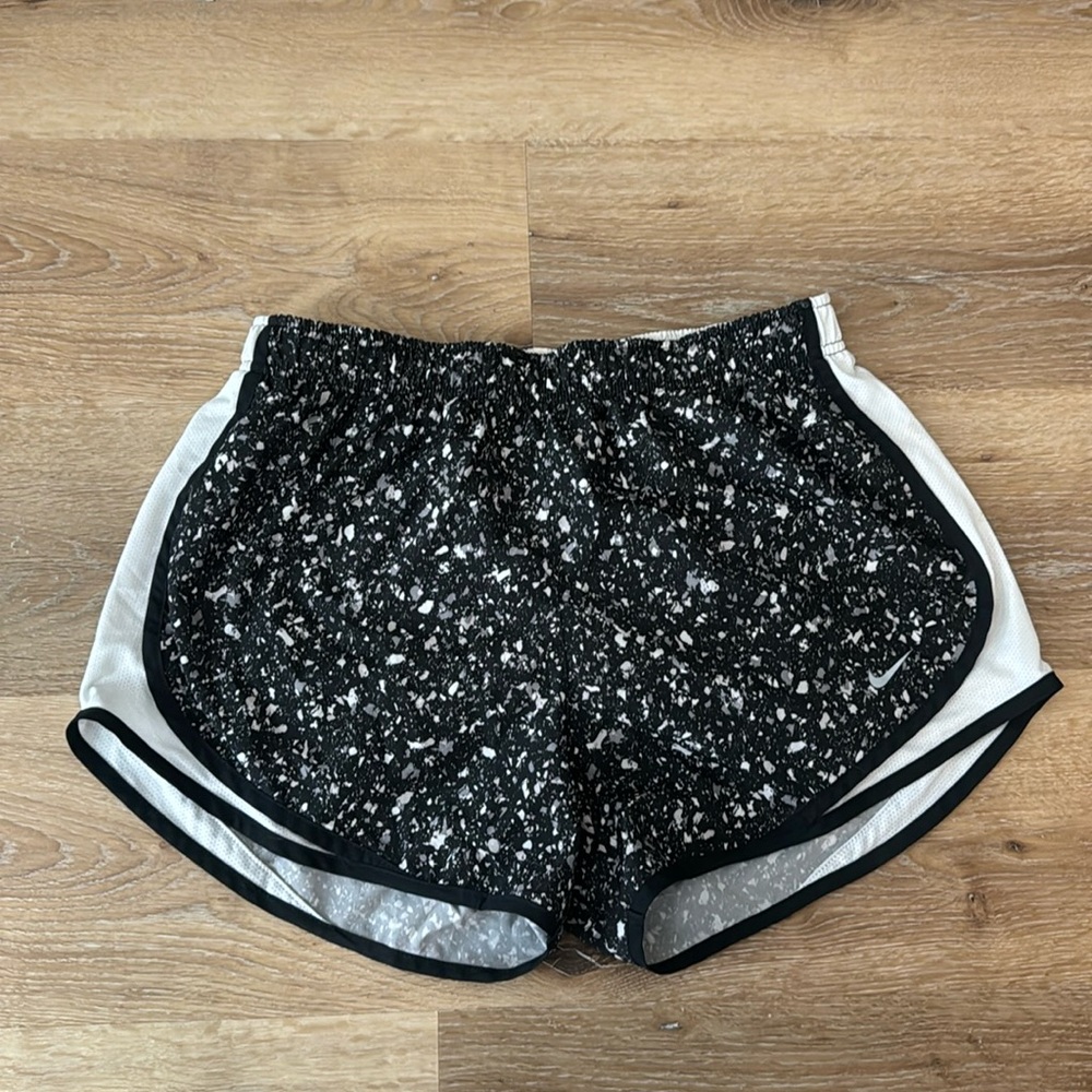Women’s Large Speckled Nike Tempo Shorts